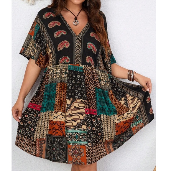 Plus Paisley Floral Print v neck Mini Dress - Picture 5 of 6